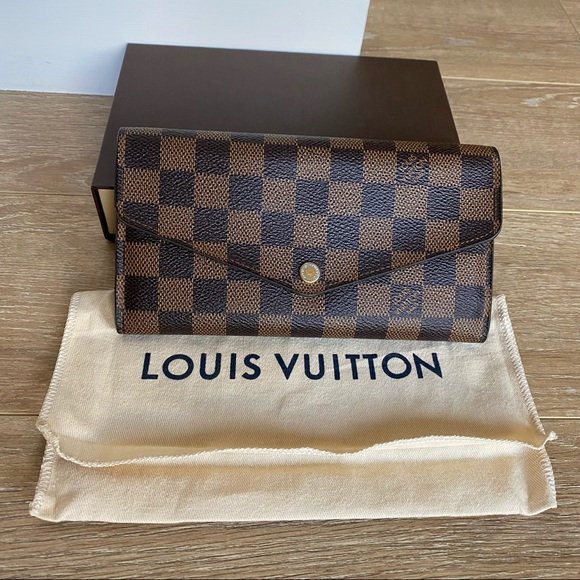 Louis Vuitton Sarah Wallet - Picture 1 of 8